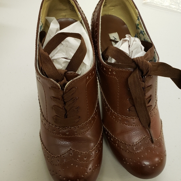 American Eagle Outfitters Shoes - American Eagle 6.5 brown heels